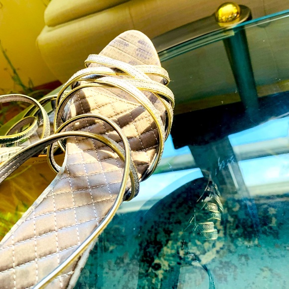 ✨Tory Burch✨ Gray & Metallic Gold Trim Snakeskin Leather Cross Strap Stiletto - Picture 8 of 16